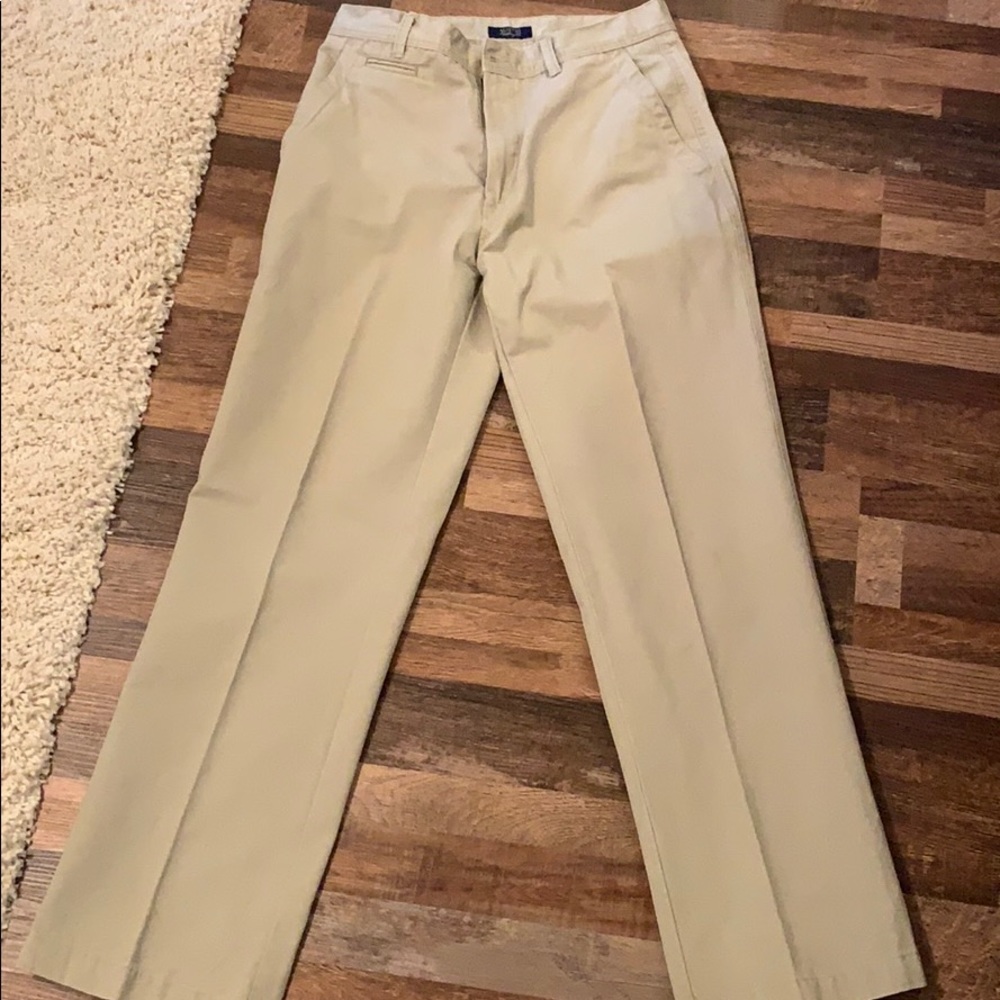 Men’s khaki pants
